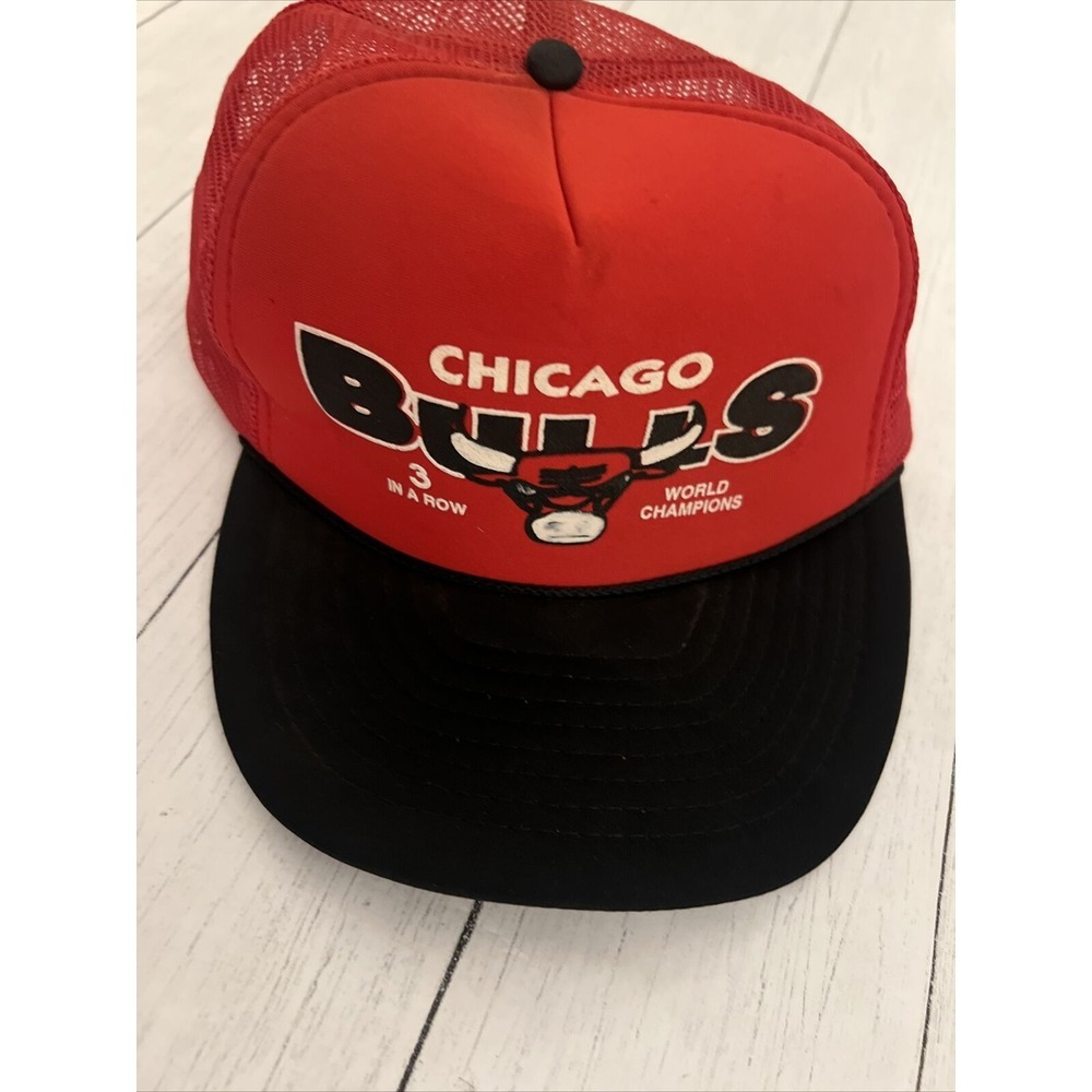 Vintage NBA Chicago Bulls Trucker Baseball Cap Snapback Red Black 1990's RARE